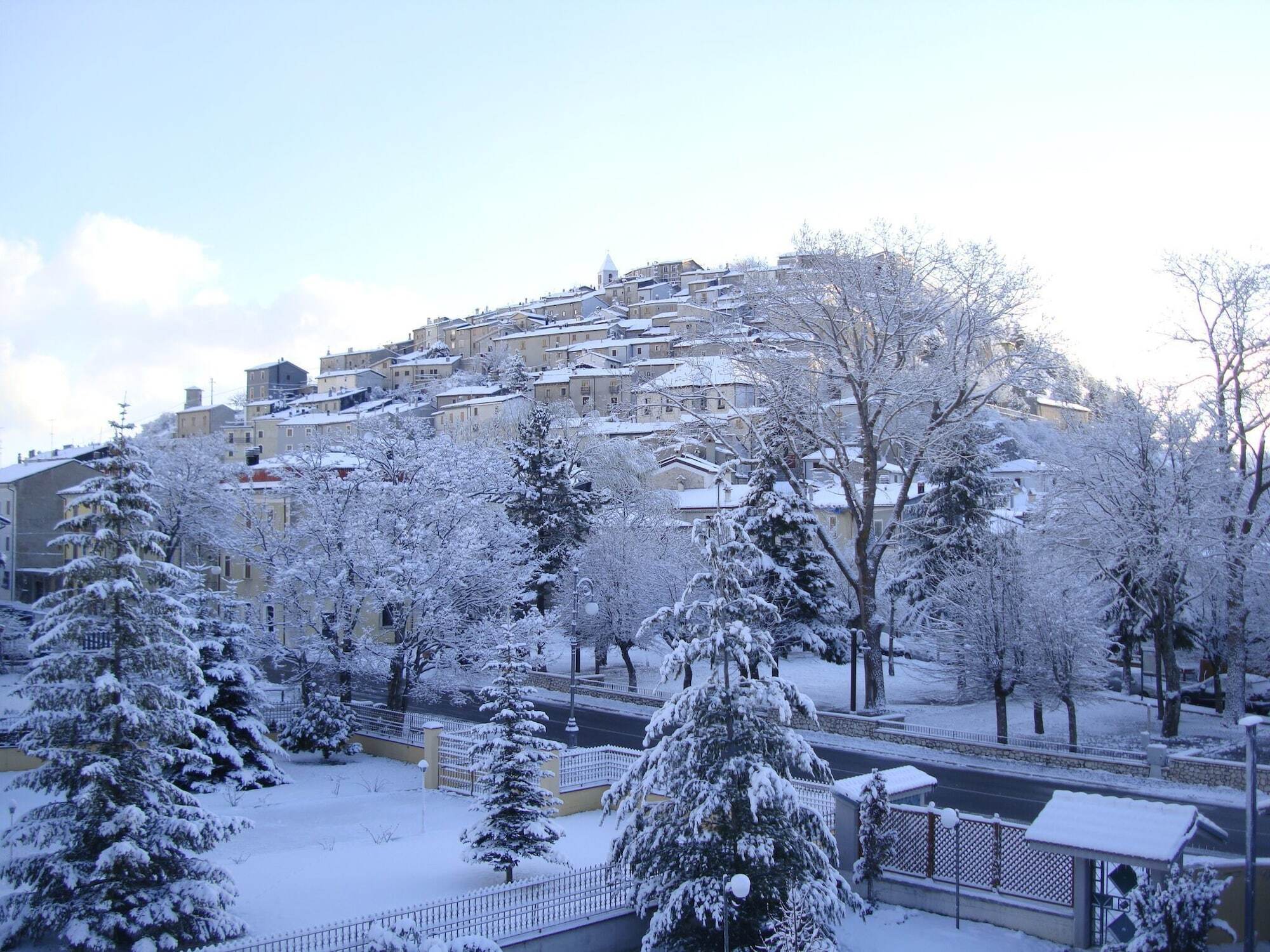 Alba Sporting Hotel Рокка-ди-Меццо Экстерьер фото