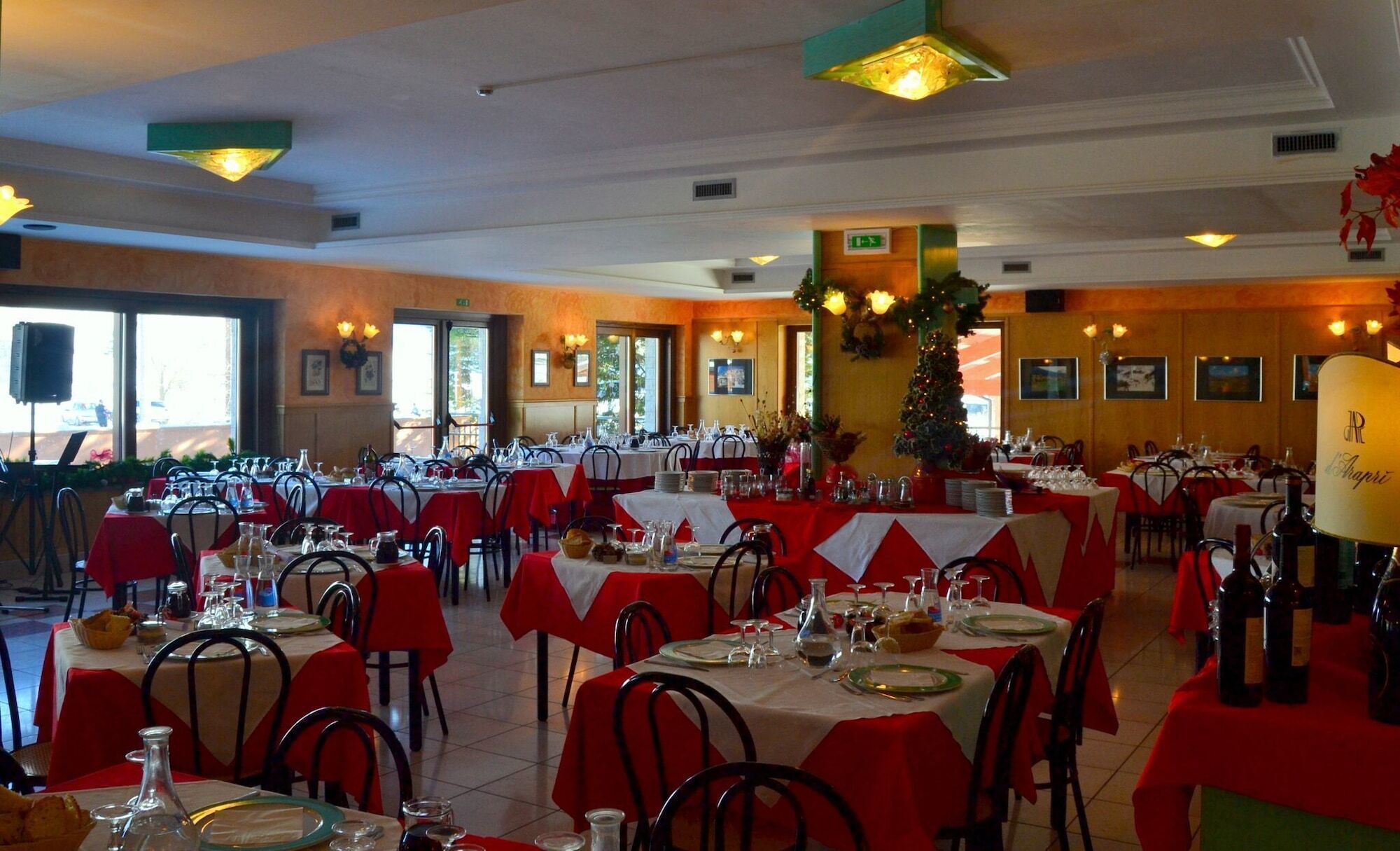 Alba Sporting Hotel Рокка-ди-Меццо Экстерьер фото